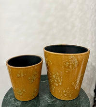 Load image into Gallery viewer, Ceramic pot conical - ochre - spotted ochre glazed Ø18/16,5 H18
