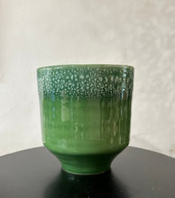 Lade das Bild in den Galerie-Viewer, Ceramic pot Otis 2-tone green Ø15.5/13 H15.5 cm Pots &amp; Co The Family House 
