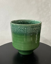 Lade das Bild in den Galerie-Viewer, Ceramic pot Otis 2-tone green Ø15.5/13 H15.5 cm Pots &amp; Co The Family House 
