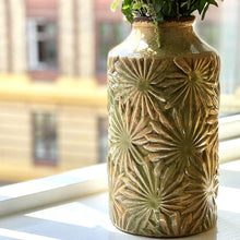 Lade das Bild in den Galerie-Viewer, Ceramic Vase Vintage green D20 x H35 cm Homeware Vanilla Fly 
