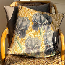 Lade das Bild in den Galerie-Viewer, Cushion Cover Velvet Lilies 50x50 LA104 Textiles Vanilla Fly 
