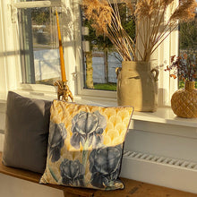 Lade das Bild in den Galerie-Viewer, Cushion Cover Velvet Lilies 50x50 LA104 Textiles Vanilla Fly 
